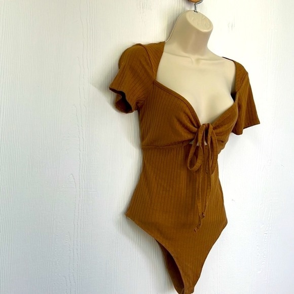 Wild Fable - NWT Ribbed Brown Tie Short Sleeve Bodysuit Size Medium - Picture 4 of 16